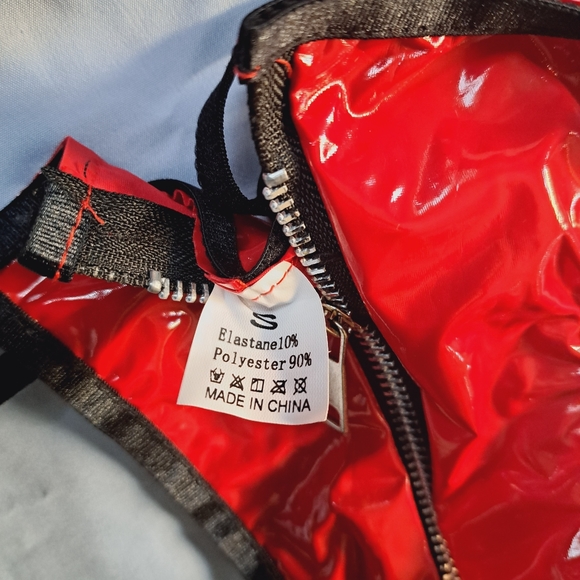 Red lingerie - Picture 2 of 2